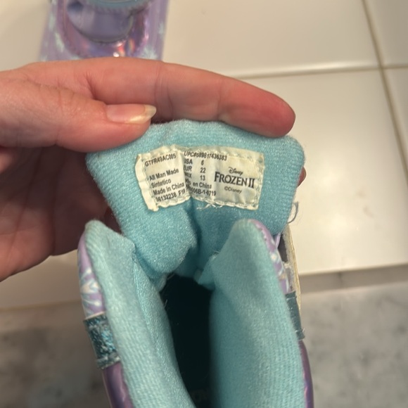 Disney Frozen 2 Elsa & Anna Size 6 Light-up Snow Boots - Picture 4 of 5